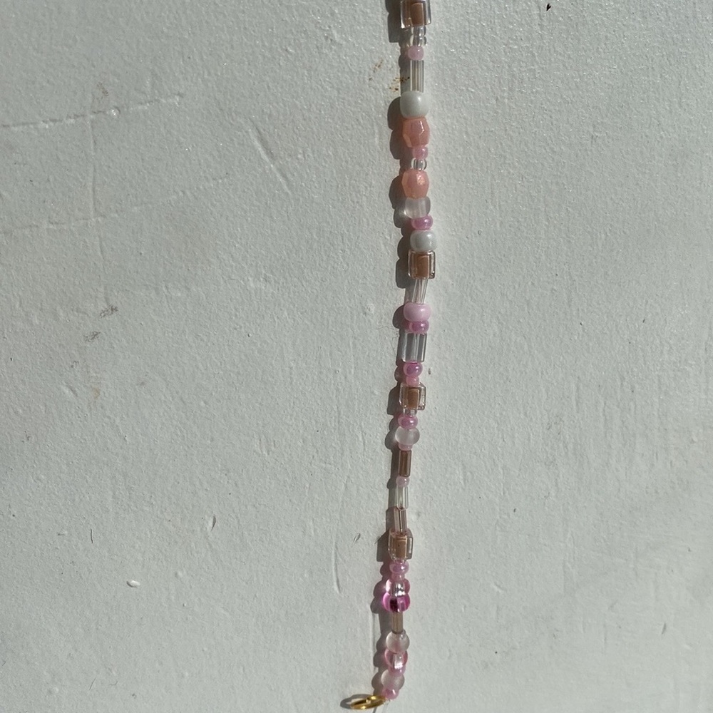 Pink beaded necklace - Picture 10 of 11